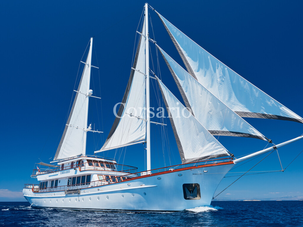 Luxury-Yacht-Corsario